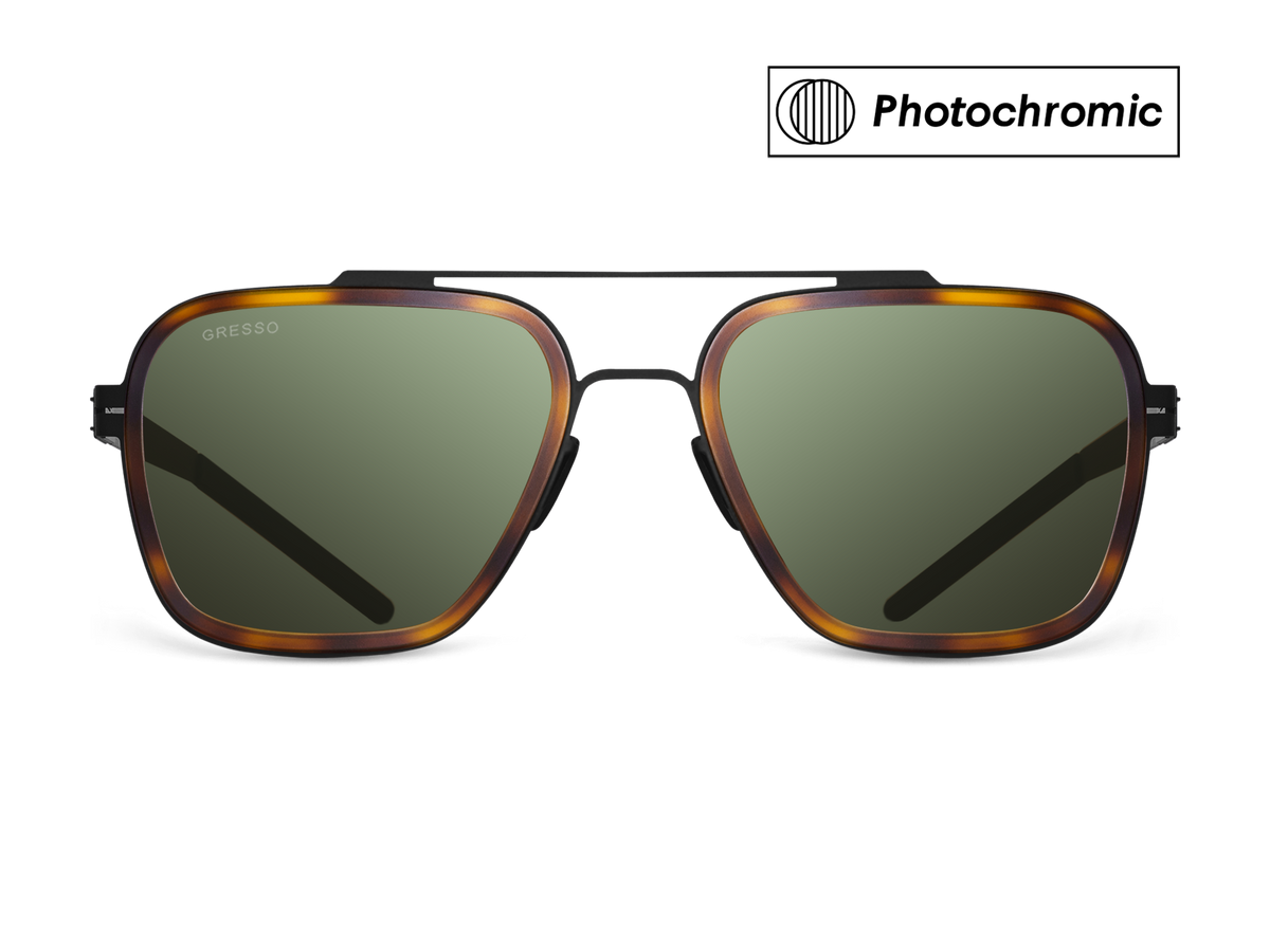 Зеленые мужские солнцезащитные очки-хамелеоны GRESSO Boston в стиле авиатор, изготовленные из титана, с фотохромными линзами Zeiss #color_зеленый монолит / фотохром