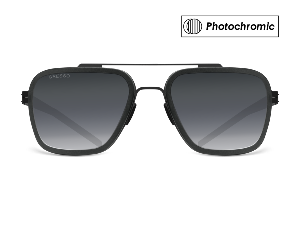 Черные мужские солнцезащитные очки-хамелеоны GRESSO Boston в стиле авиатор, изготовленные из титана, с фотохромными линзами Zeiss #color_серый монолит / фотохром