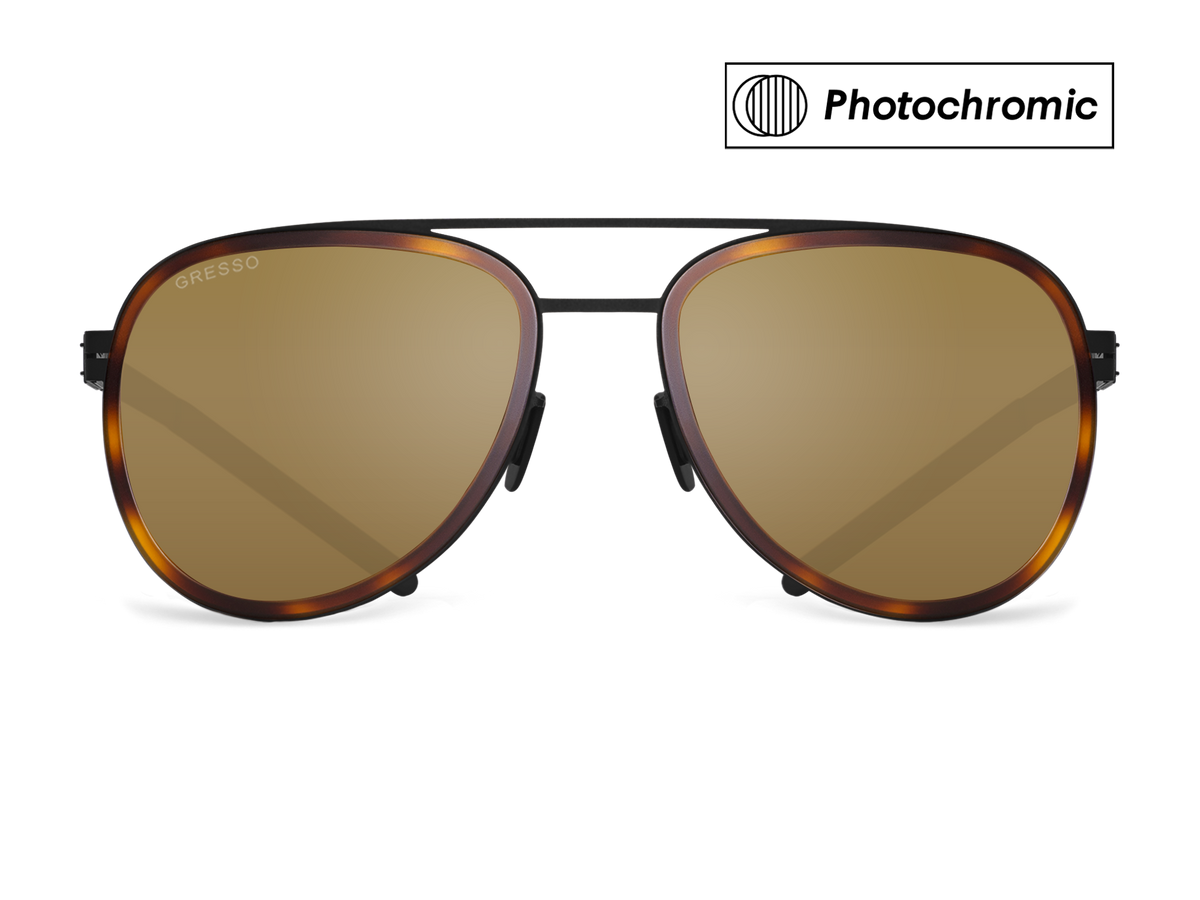 Черные мужские солнцезащитные очки-хамелеоны GRESSO Falcon в стиле авиатор, изготовленные из титана, с фотохромными линзами Zeiss #color_коричневый монолит / фотохром