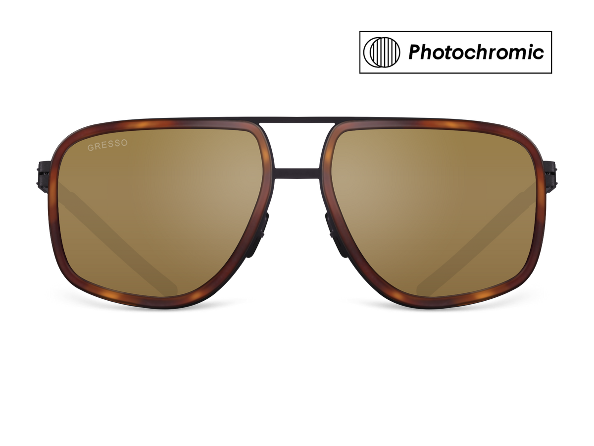 Черные мужские солнцезащитные очки-хамелеоны GRESSO Henderson в стиле авиатор, изготовленные из титана, с фотохромными линзами Zeiss #color_коричневый монолит / фотохром