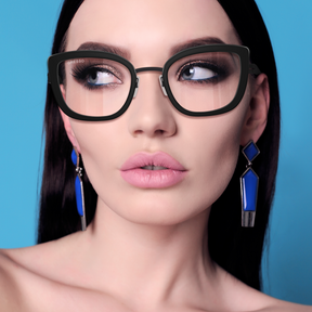 Купить онлайн или в салонах оптики в Москве и Санкт-Петербурге женские титановые очки для зрения GRESSO Jennifer с диоптриями, изготовленные по вашему рецепту. Воспользуйтесь услугой бесплатной проверки зрения и консультацией опытного врача-офтальмолога.