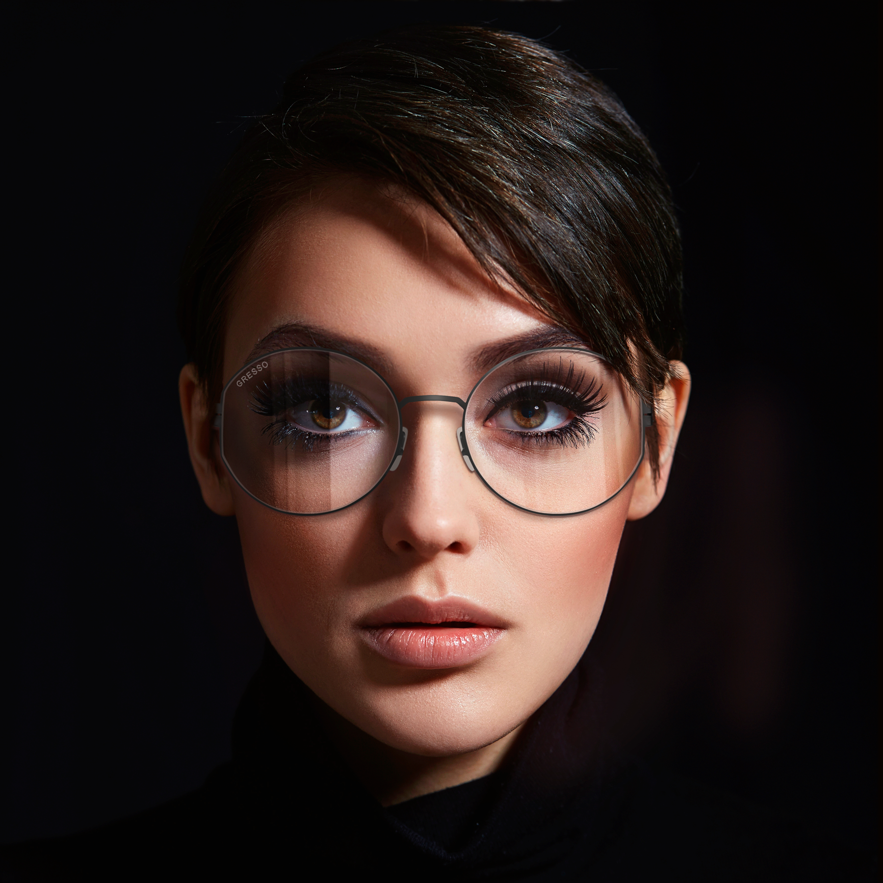 Купить онлайн или в салонах оптики в Москве и Санкт-Петербурге мужские титановые очки для зрения GRESSO Monica с диоптриями, изготовленные по вашему рецепту. Воспользуйтесь услугой бесплатной проверки зрения и консультацией опытного врача-офтальмолога.